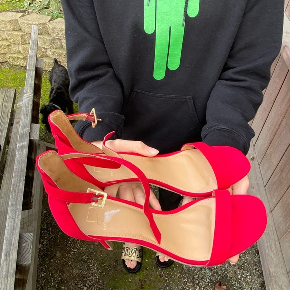 Red Strappy Heels Wmns sz 10 - Picture 2 of 5